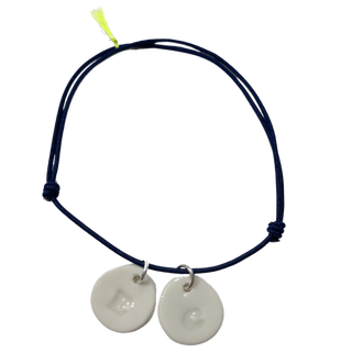 Bracelet Essentiel M initiale - Grandes lettres - 2 Porcelaines blanches - Bleu marine