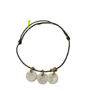 Bracelet Essentiel initiale - Petites lettres - 3 porcelaines blanches - Noir irisé